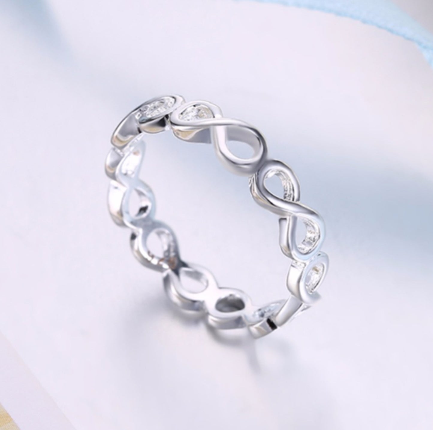 Bague de 8 mots ajourée à personnalité simple