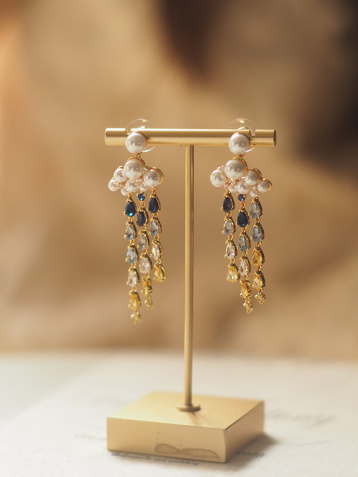 Boucles d'oreilles vintage incrustées de pierres précieuses à longues franges en forme de goutte de pluie et de nuage