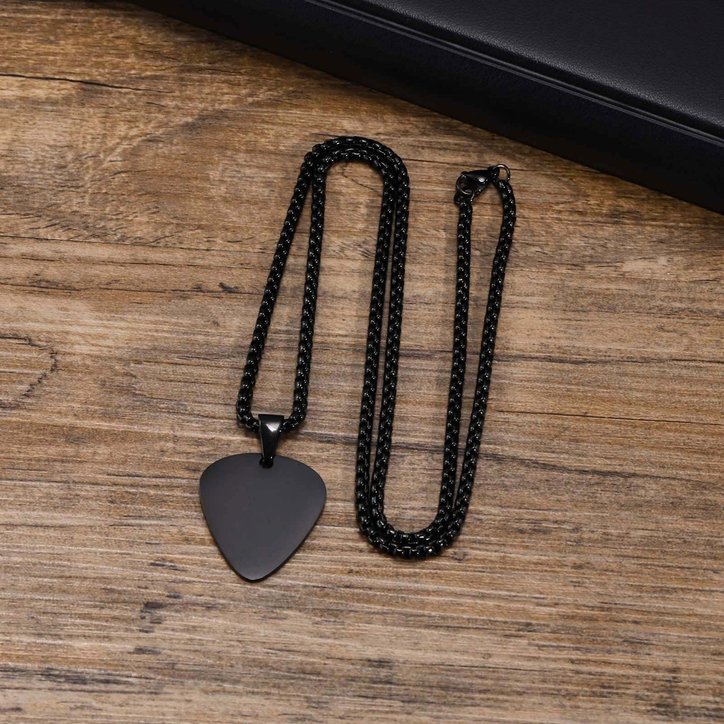 Pendentif médiator de guitare léger en acier inoxydable, collier noir en acier titane