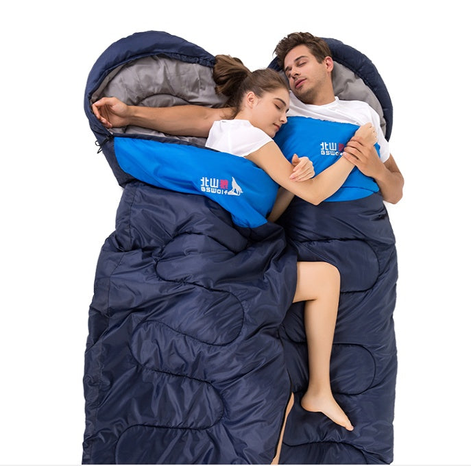 El forro interior se puede unir a un saco de dormir para acampar.