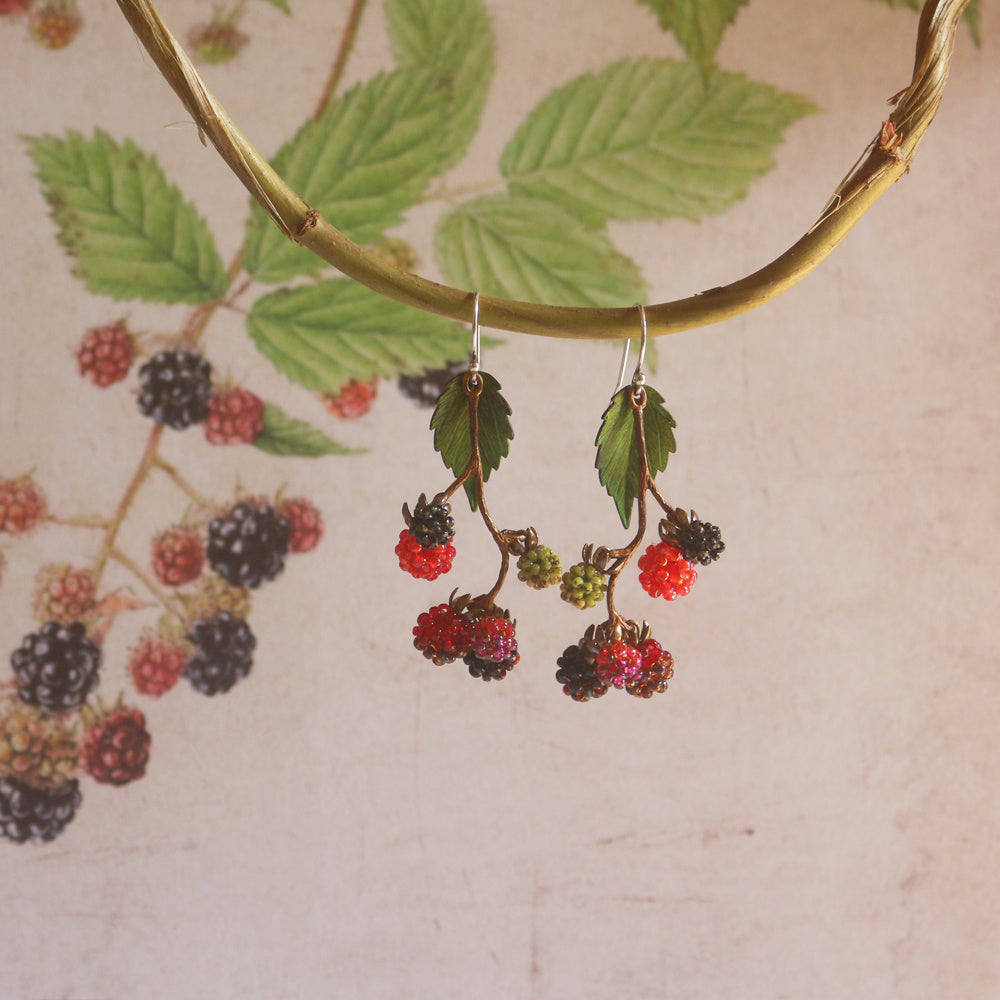 boucles d’oreilles framboise perlées vintage faites à la main