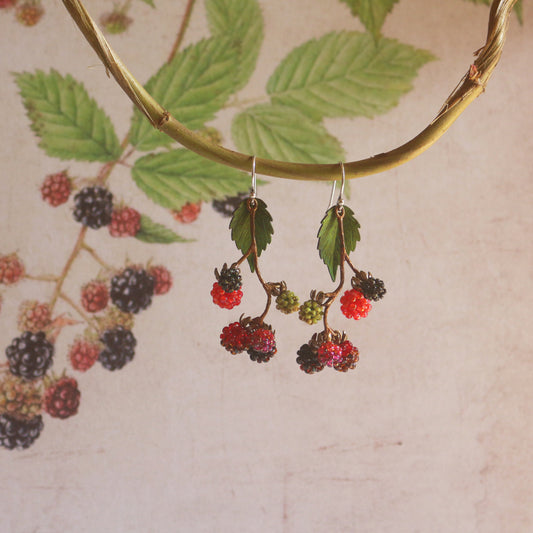 boucles d’oreilles framboise perlées vintage faites à la main