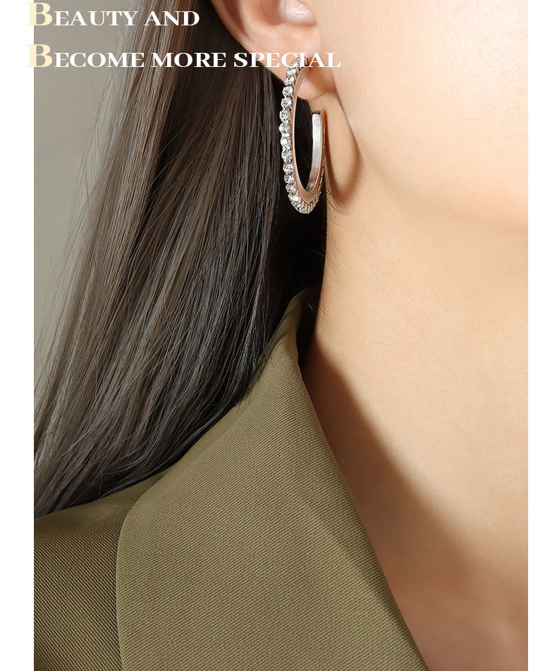 European And American Personalized Exaggerated Starry Black And White Zircon C- Shaped Diamond Titanium Steel Ear Ring