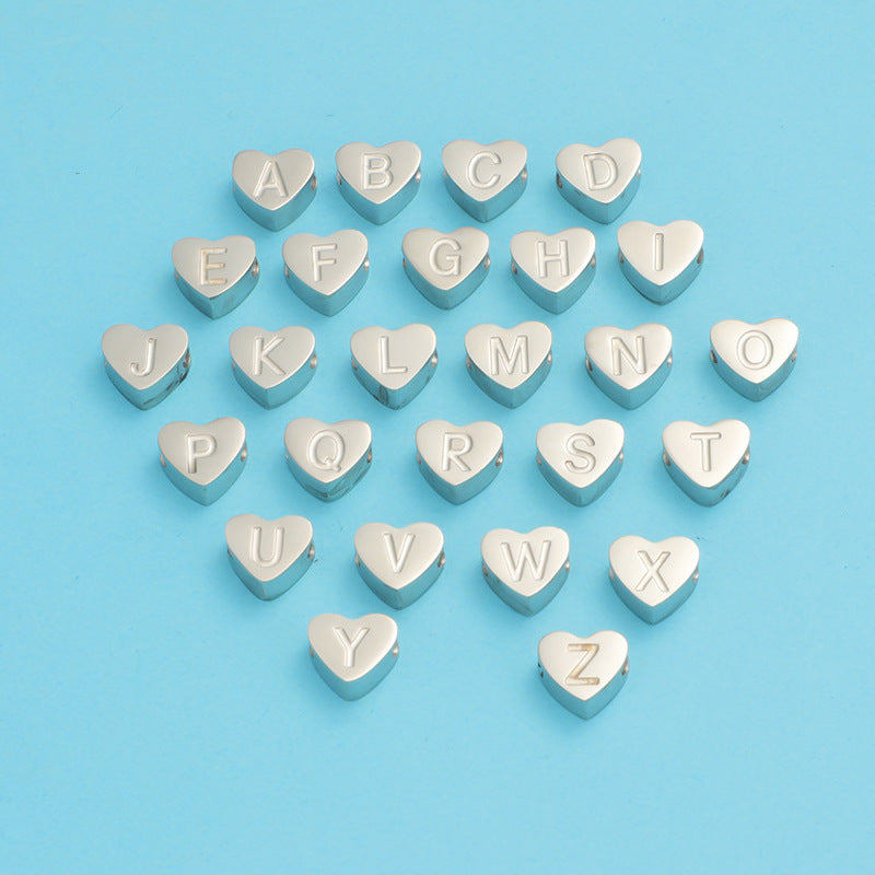 Pendentif et collier lettre anglaise en forme de coeur