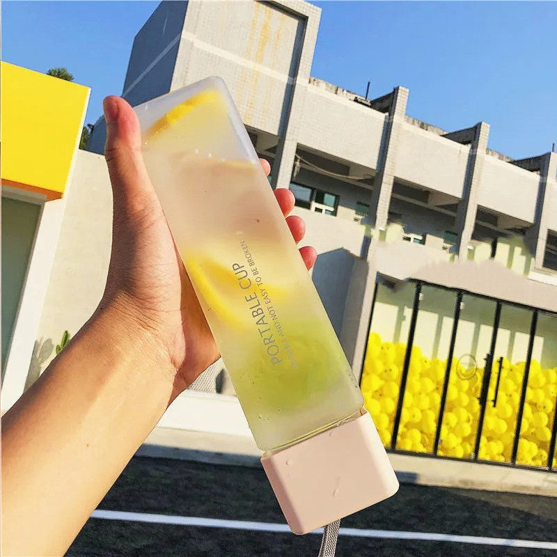 Bouteille d'eau carrée créative, tasse à main Portable Anti-chute, bouteille en plastique transparente pour sport et voyage, étanche