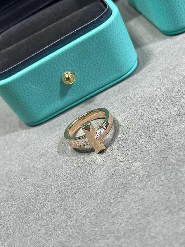 Bague V Gold à diamants carrés larges