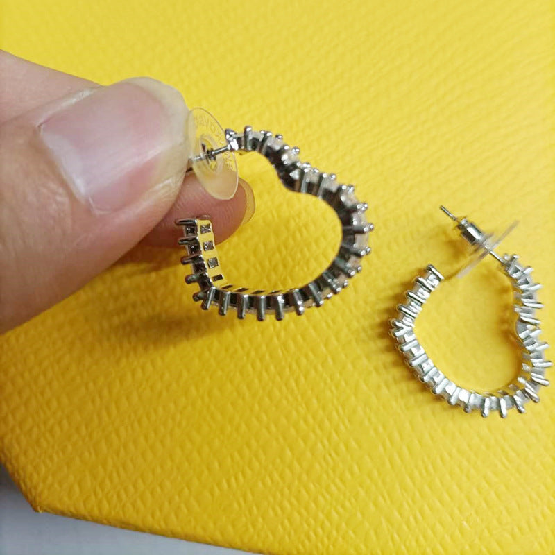 Boucles d'oreilles piercing en forme de cœur pour femmes, coupe grand cercle