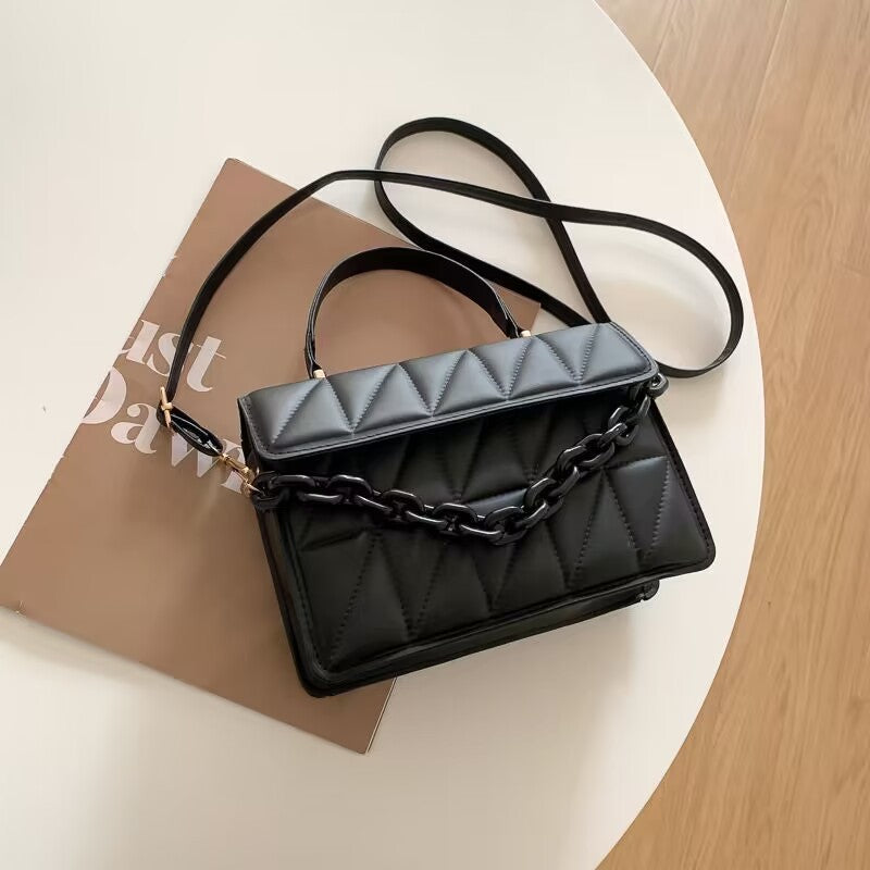 Bolso bandolera de hombro con textura simple y moderno