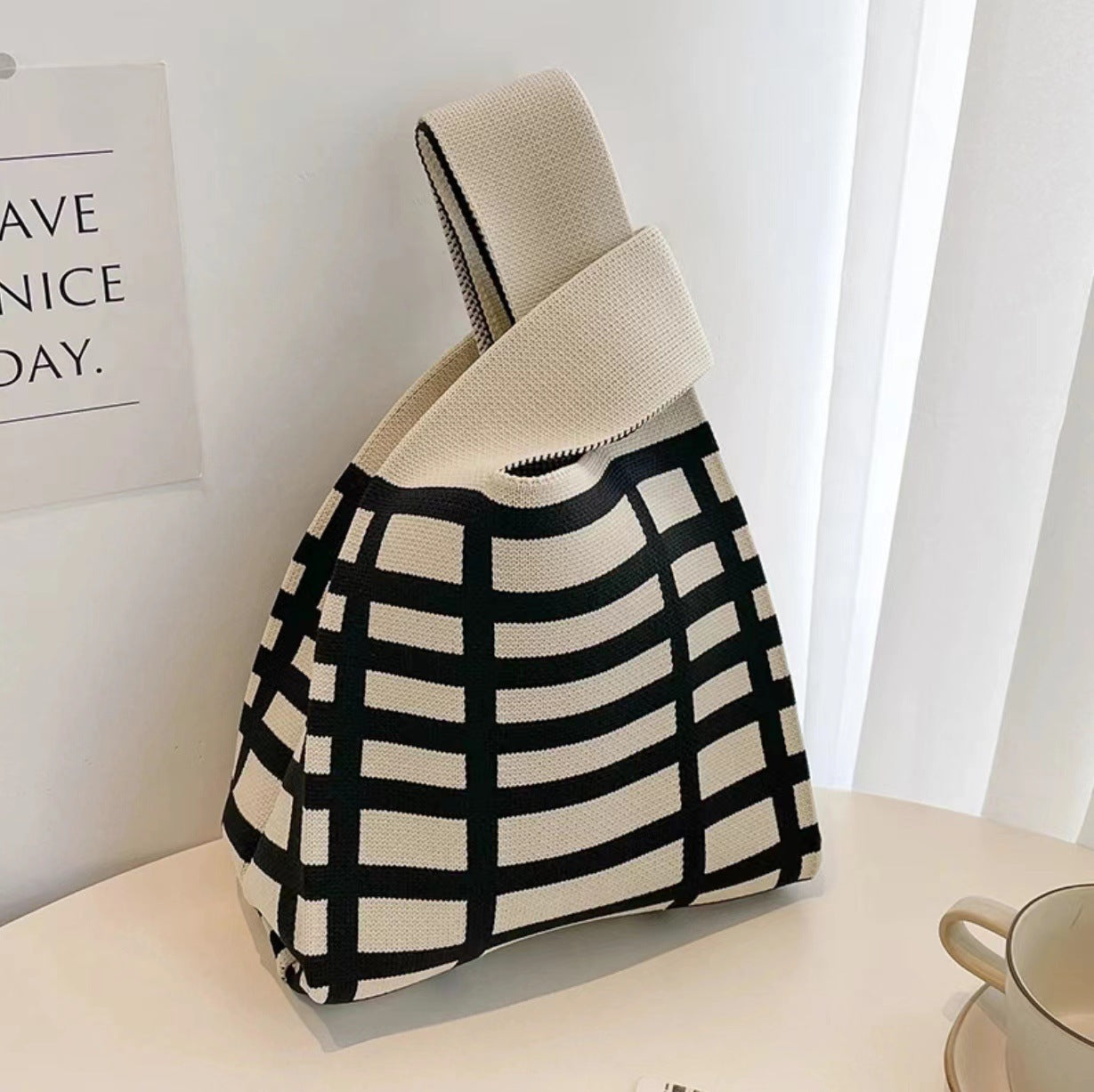 Sac à main de shopping tricoté en damier rayé de couleur contrastée