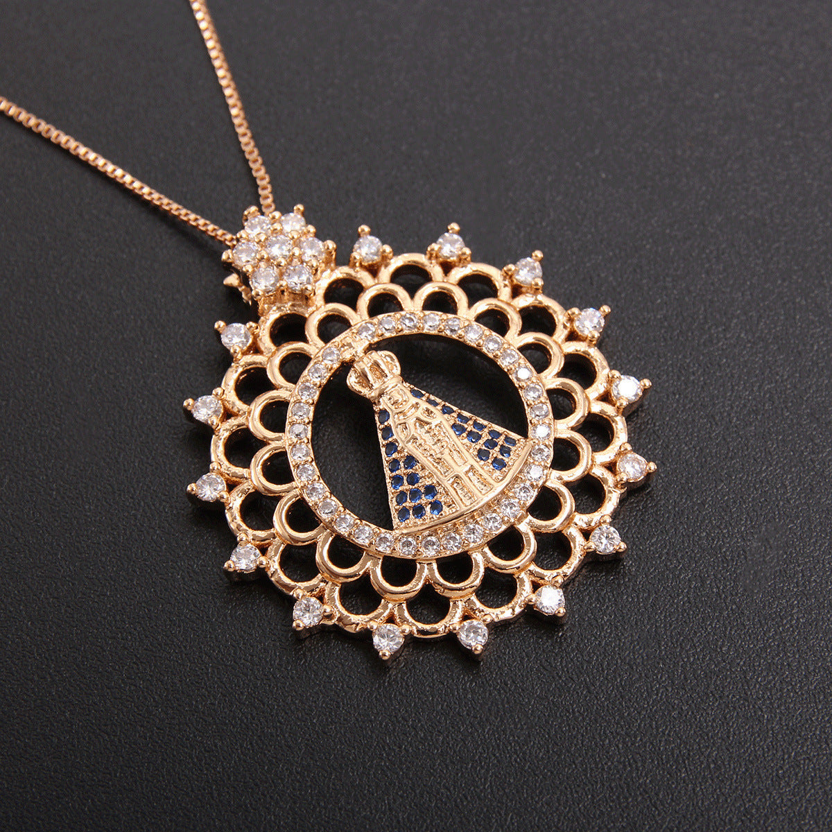 Pendentif en dentelle de Zircon incrusté d'or creux plaqué cuivre à la mode, accessoires d'ornement de collier religieux