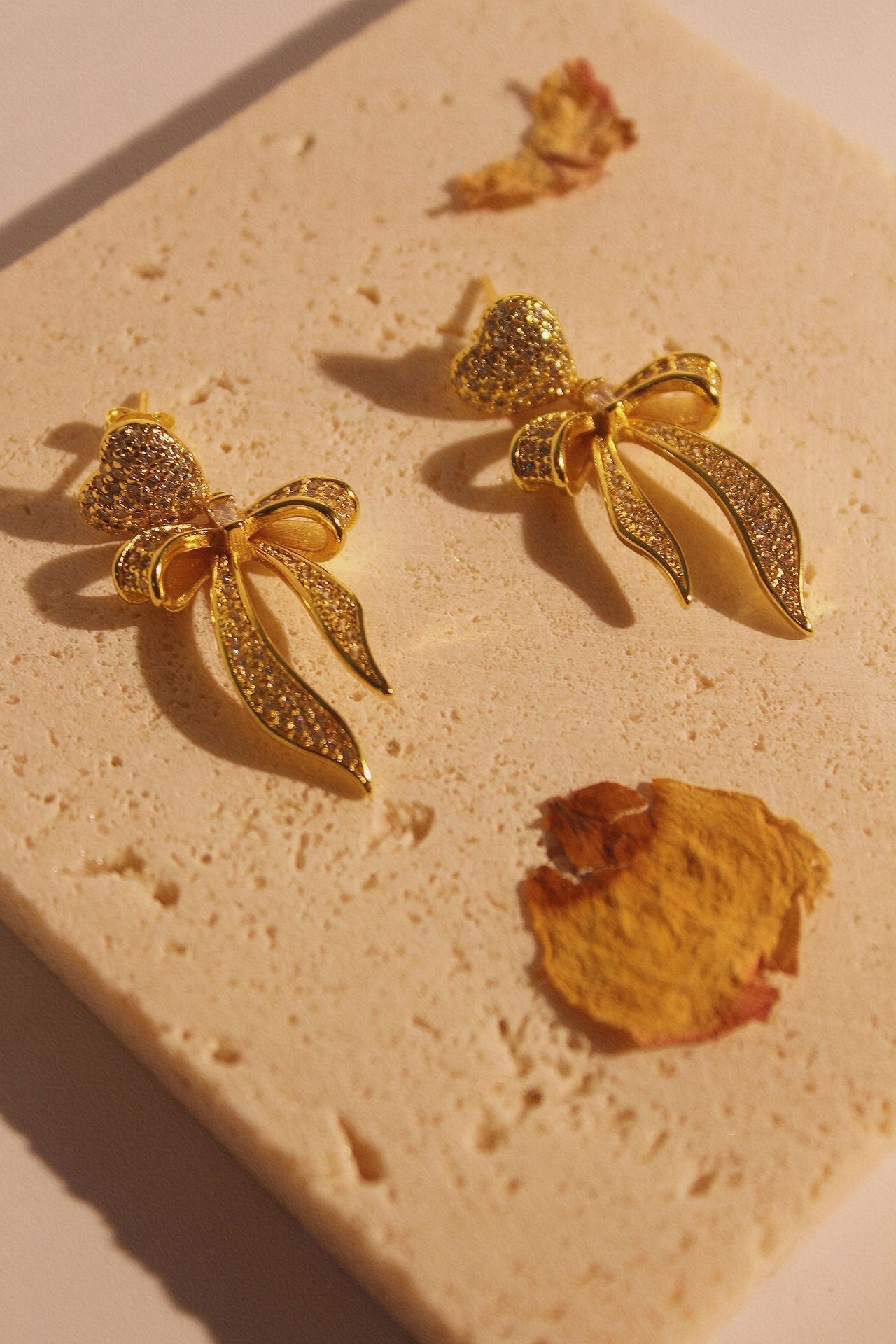 Pendientes de interés especial con sentido de lujo ligero y de alta calidad