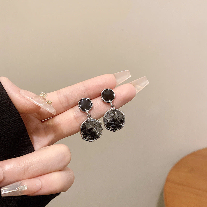 Boucles d'oreilles irrégulières en argent sterling avec cristal noir et aiguille