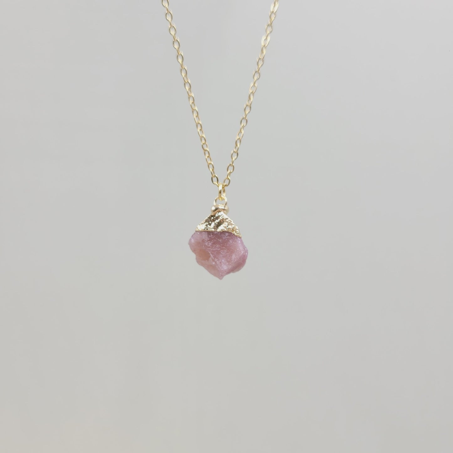 Collier avec pendentif en pierre de cristal naturel irrégulier, chaîne en acier inoxydable en métal