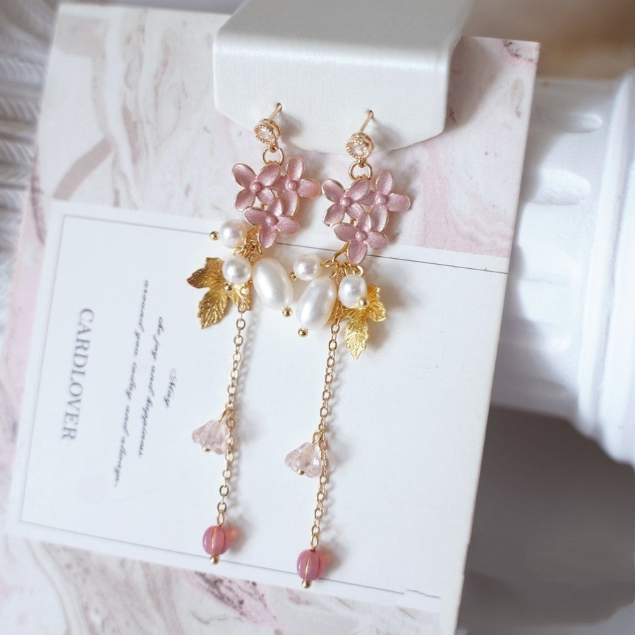Design élégant avec un long clip d'oreille