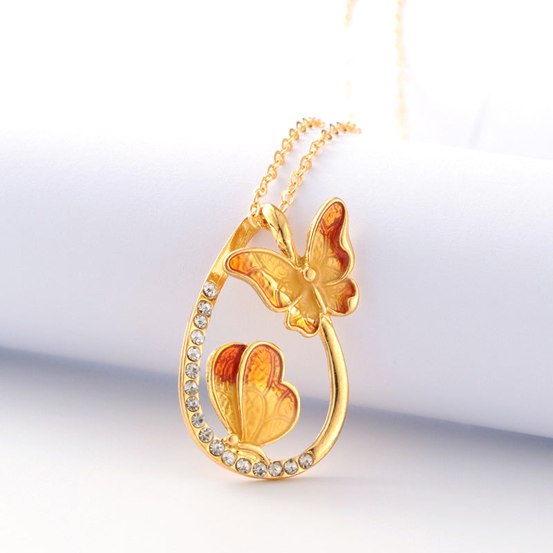 Collier pendentif en diamant à l'huile de peinture de papillon coloré