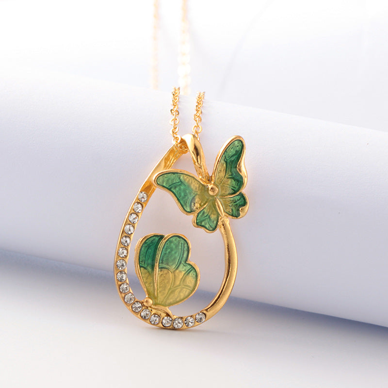 Collier pendentif en diamant à l'huile de peinture de papillon coloré