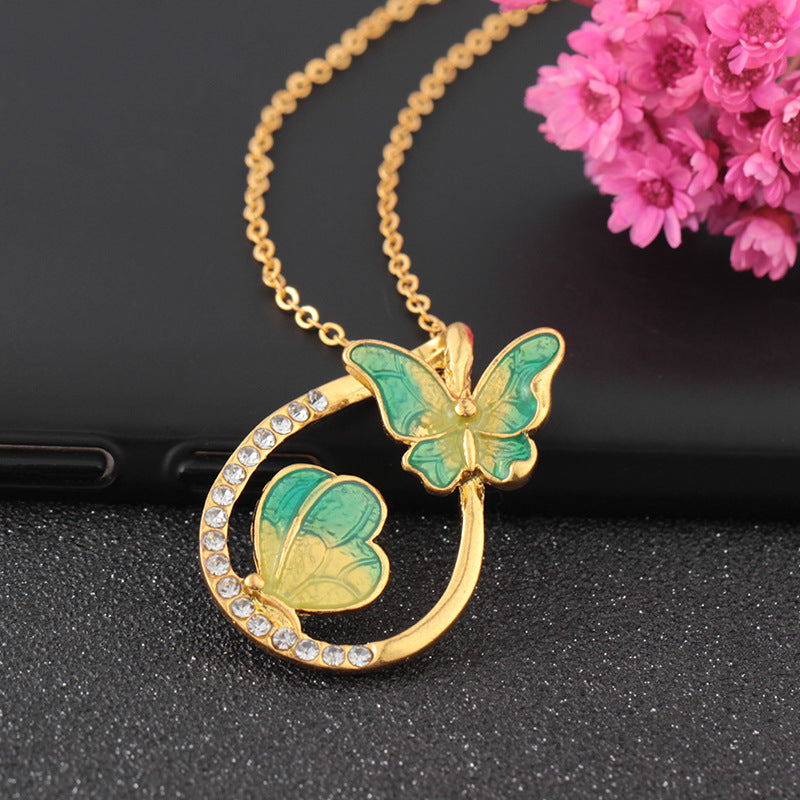 Collier pendentif en diamant à l'huile de peinture de papillon coloré
