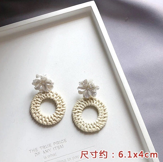 Boucles d'oreilles rondes en rotin à géométrie exagérée vintage de Corée du Sud
