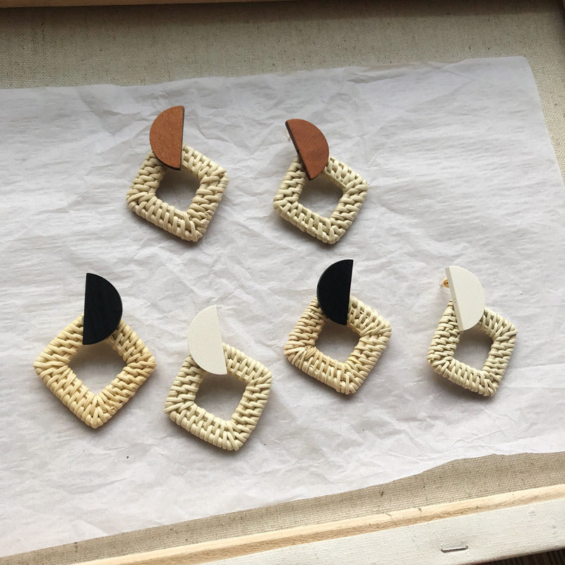 Boucles d'oreilles rondes en rotin à géométrie exagérée vintage de Corée du Sud