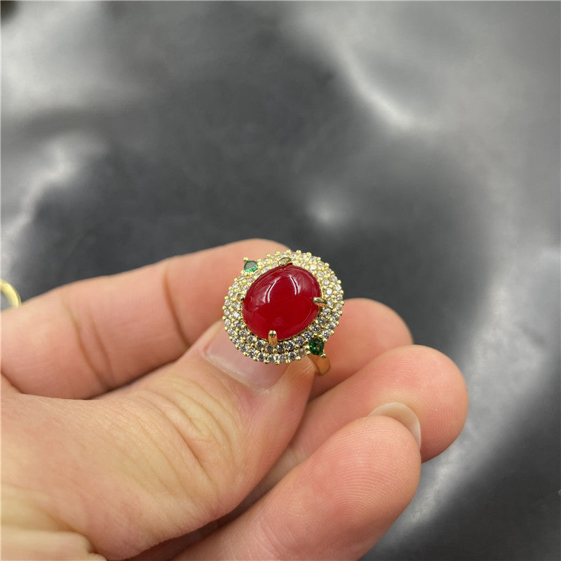 Bague en calcédoine bleue incrustée de forme géométrique