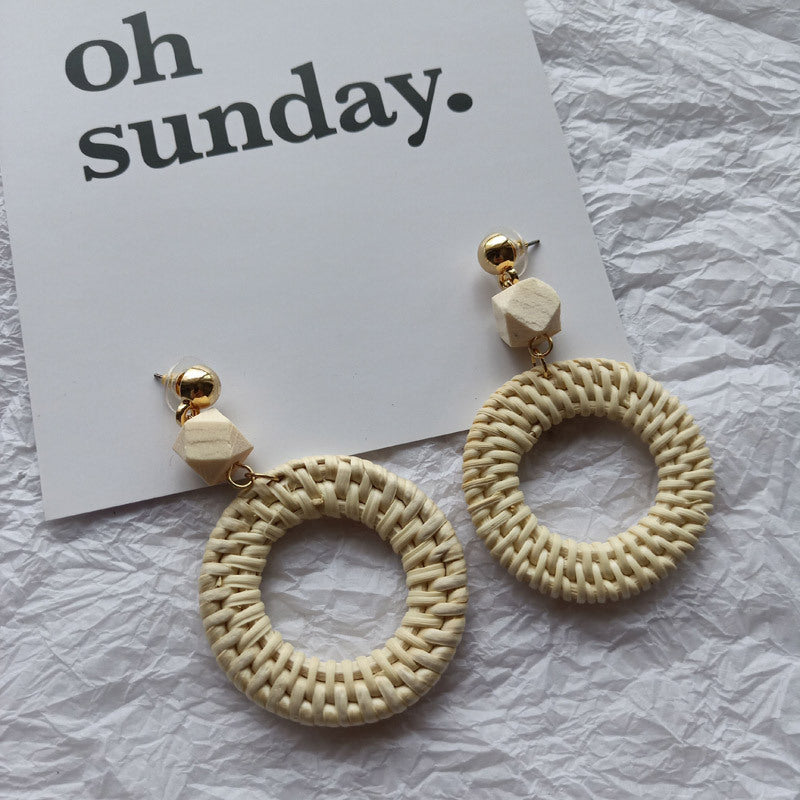 Boucles d'oreilles rondes en rotin à géométrie exagérée vintage de Corée du Sud