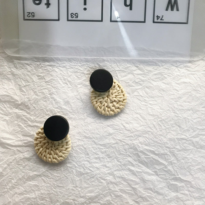 Boucles d'oreilles rondes en rotin à géométrie exagérée vintage de Corée du Sud