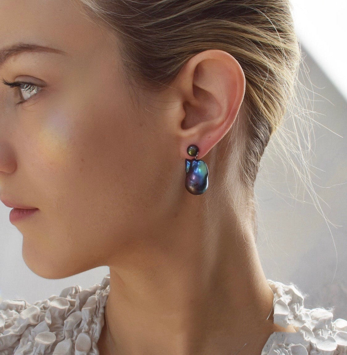 Boucles d'oreilles à tige en perles baroques simples pour femmes