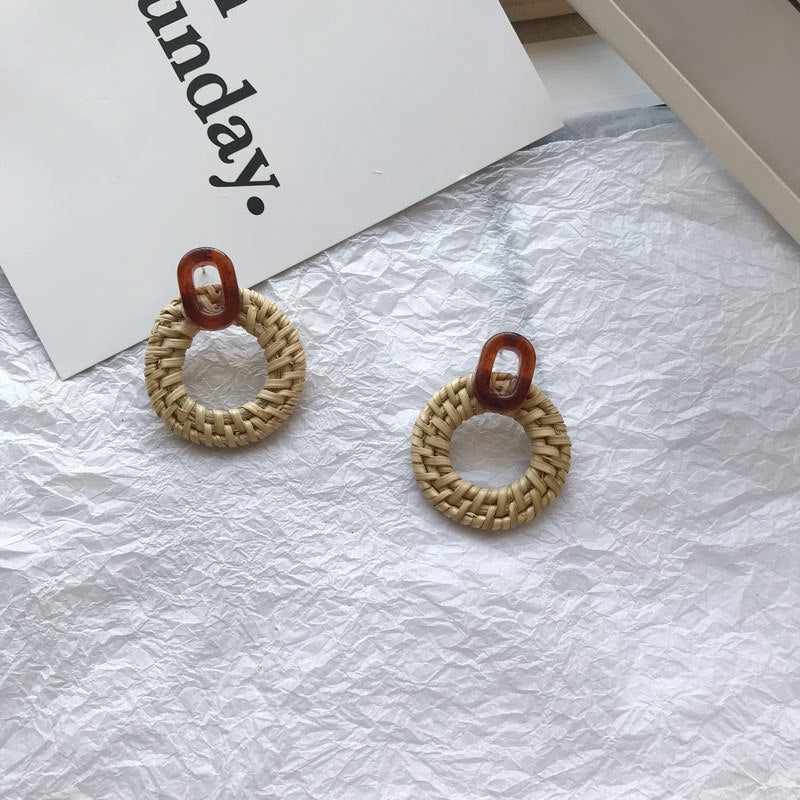 Boucles d'oreilles rondes en rotin à géométrie exagérée vintage de Corée du Sud