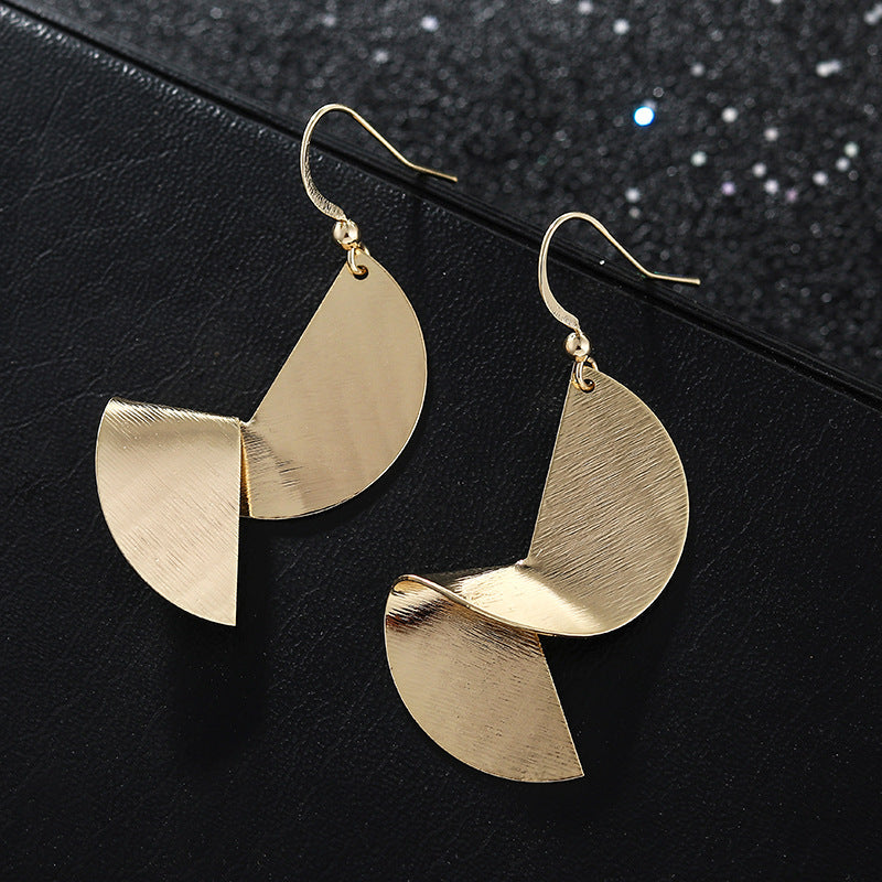 Gotas para los oídos de lentejuelas metálicas geométricas irregulares