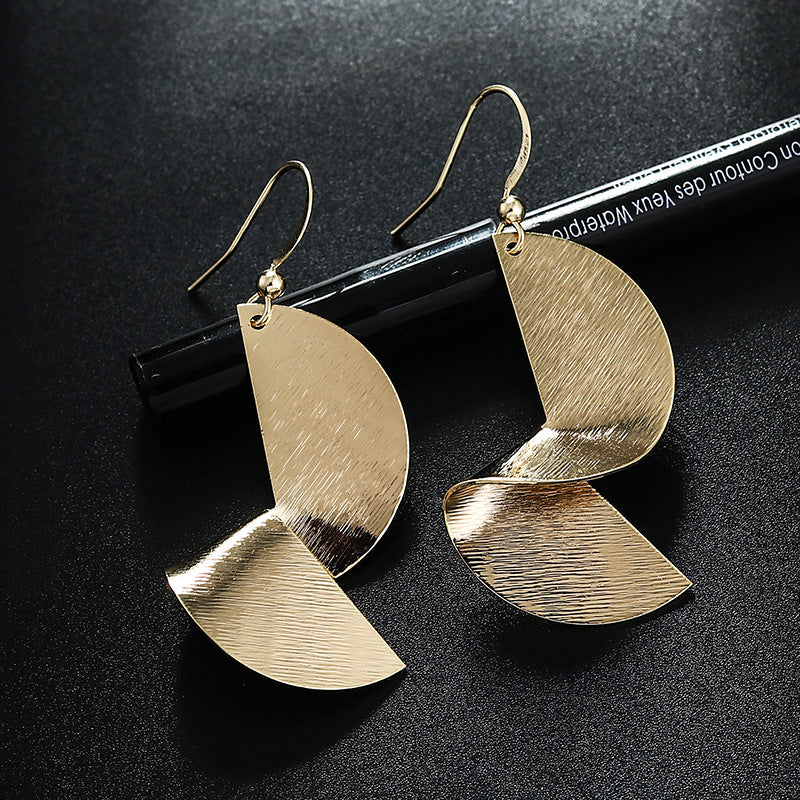 Gotas para los oídos de lentejuelas metálicas geométricas irregulares