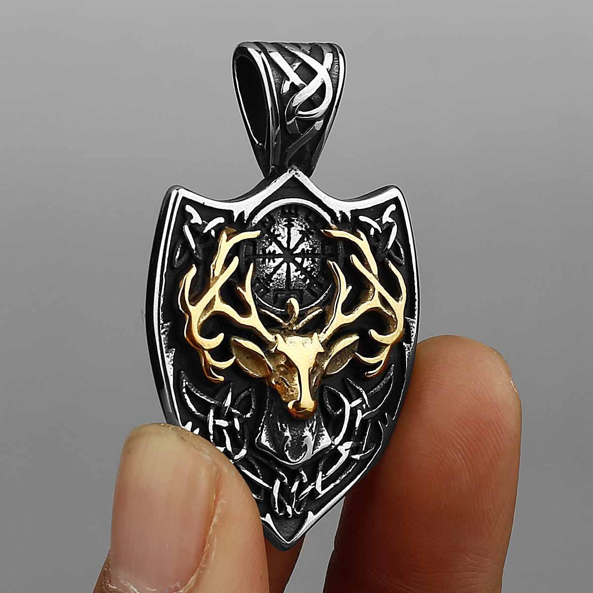 Collier pendentif en acier titane bois dominateur