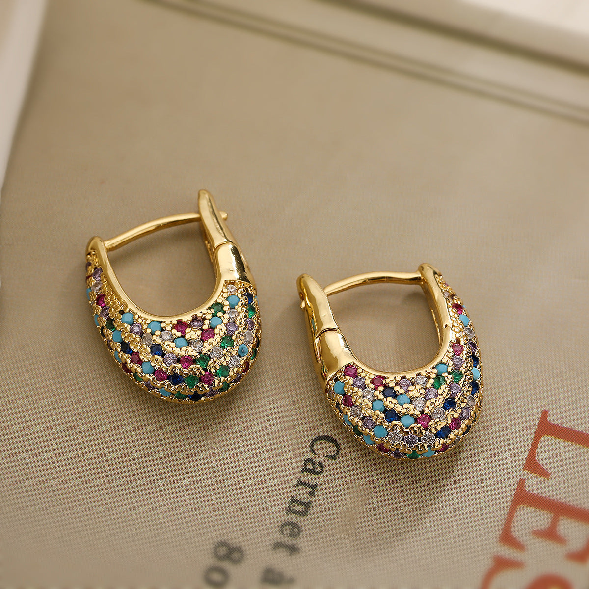Boucles d'oreilles en forme de U avec placage en cuivre et zircon incrusté d'or 18 carats