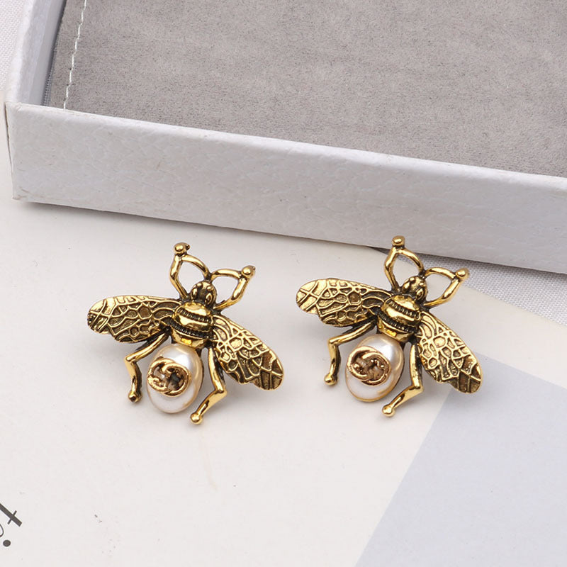Pearl Retro Little Bee Ear Studs