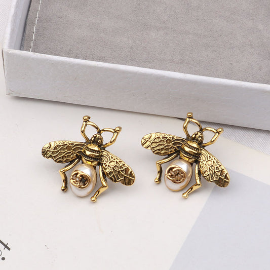 Pearl Retro Little Bee Ear Studs