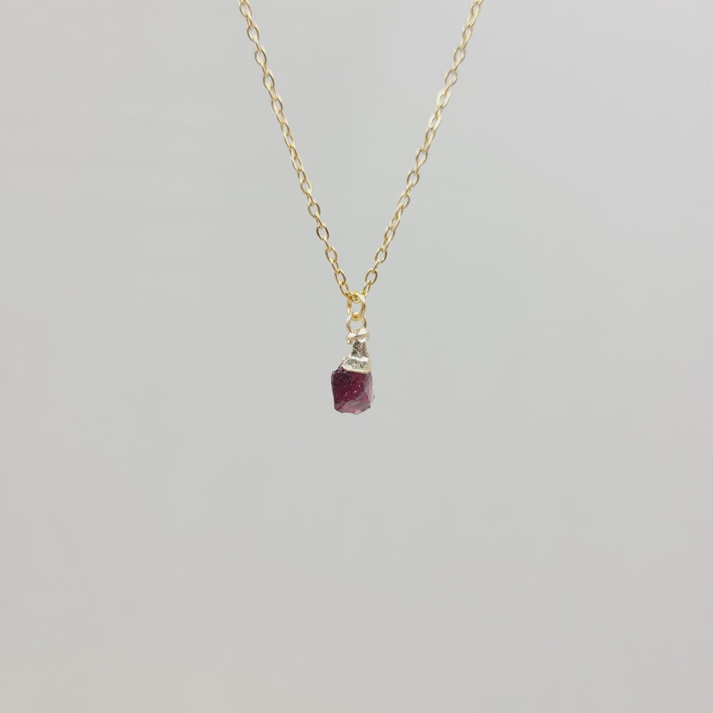 Collier avec pendentif en pierre de cristal naturel irrégulier, chaîne en acier inoxydable en métal