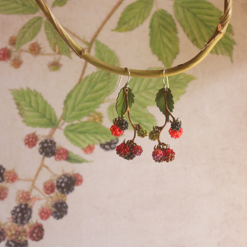 boucles d’oreilles framboise perlées vintage faites à la main