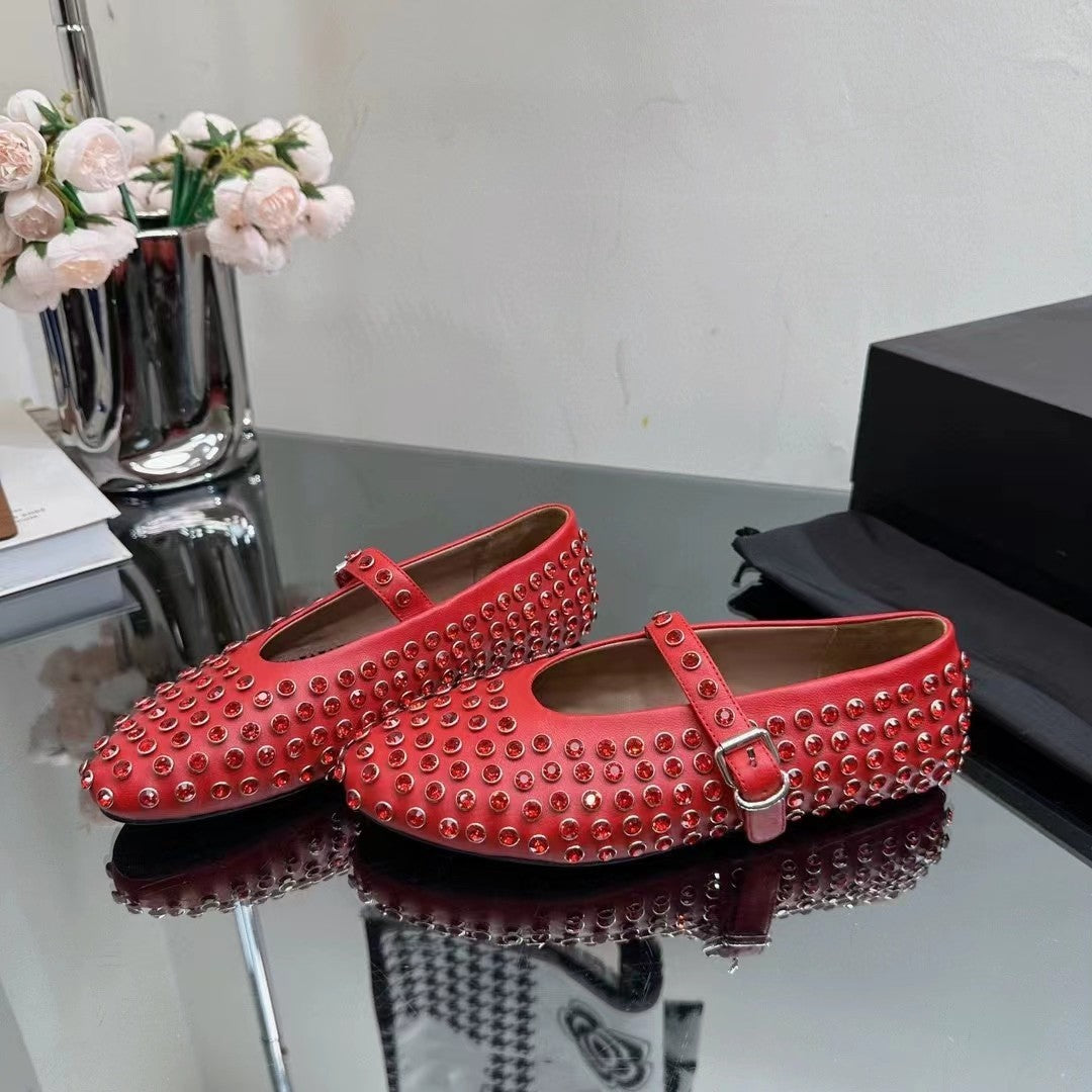 Rivets pleins de diamants avec chaussures à bout rond