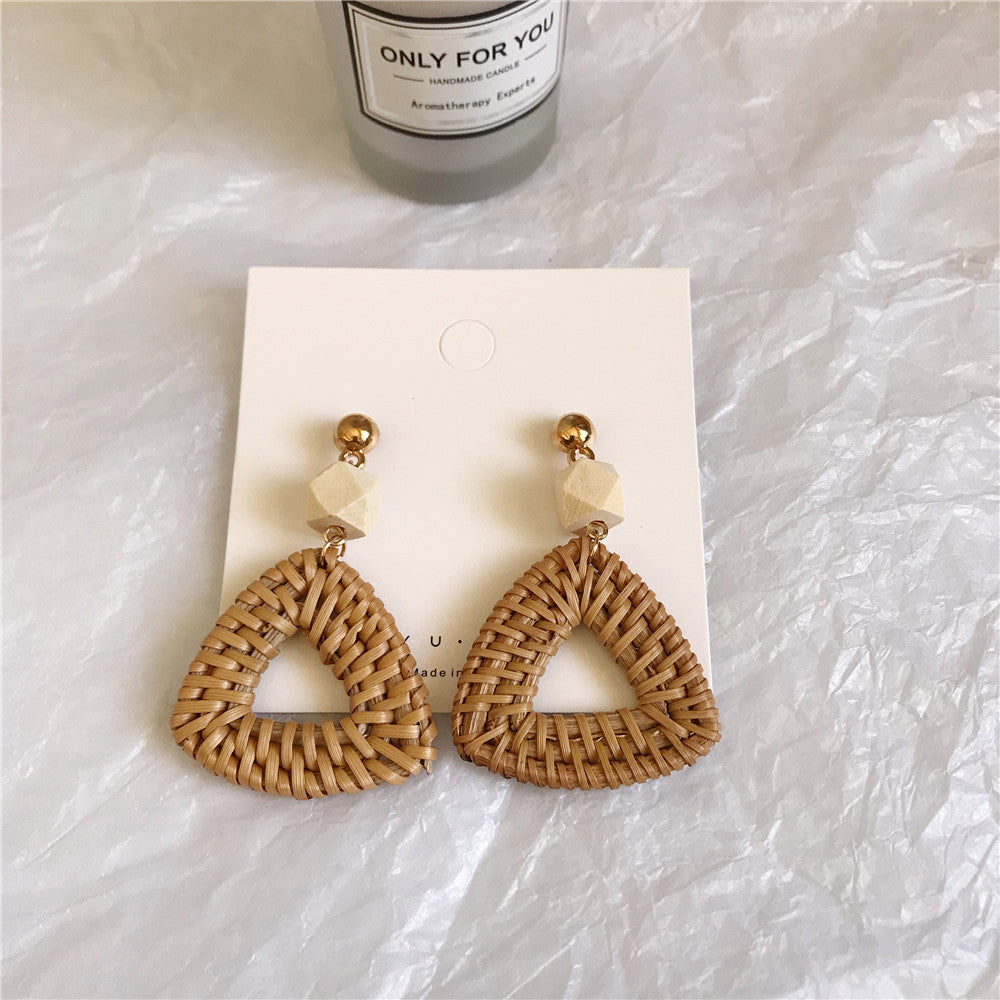 Boucles d'oreilles rondes en rotin à géométrie exagérée vintage de Corée du Sud