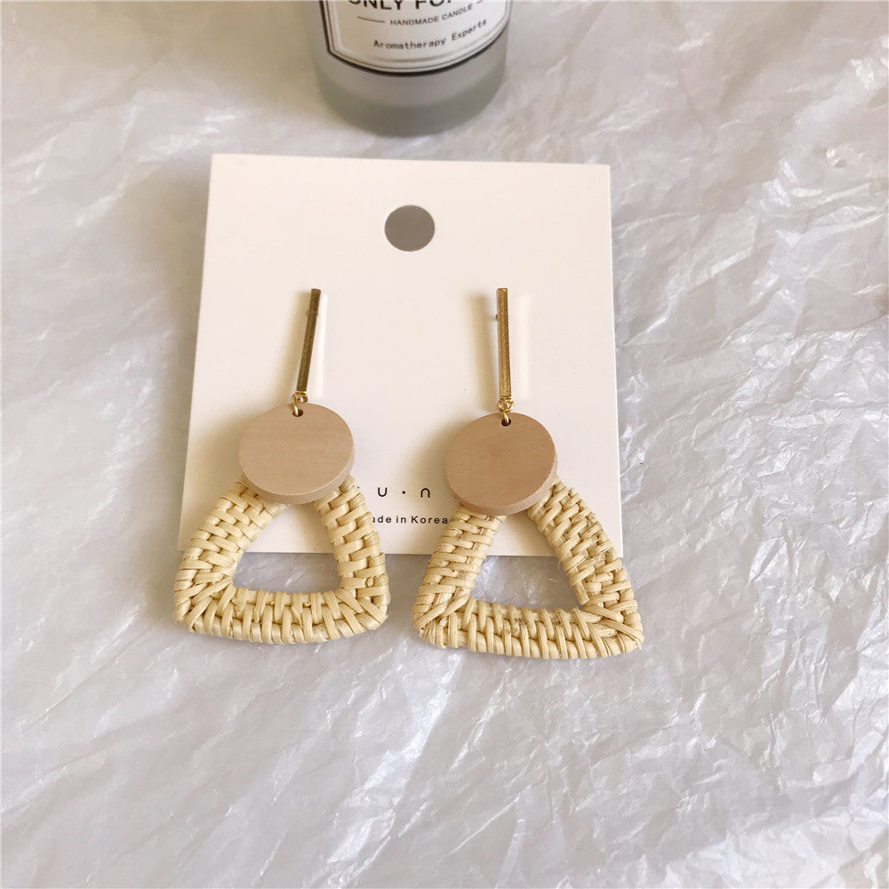 Boucles d'oreilles rondes en rotin à géométrie exagérée vintage de Corée du Sud