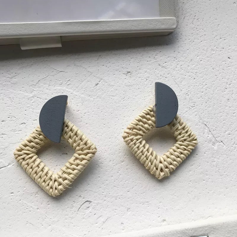 Boucles d'oreilles rondes en rotin à géométrie exagérée vintage de Corée du Sud