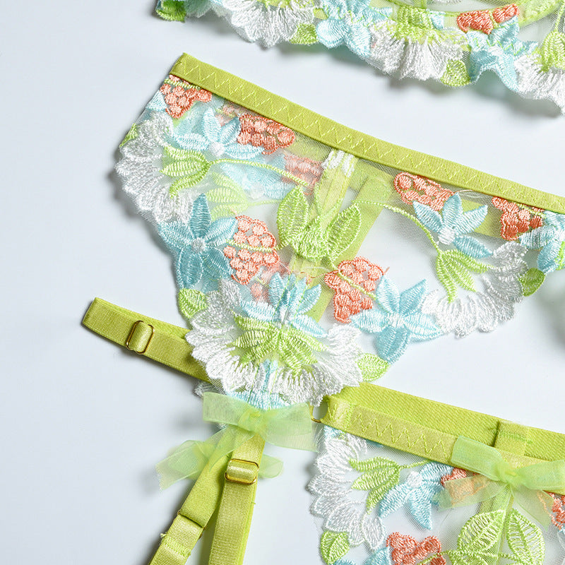 Ensemble trois pièces de sous-vêtements en maille florale artisanale froncés