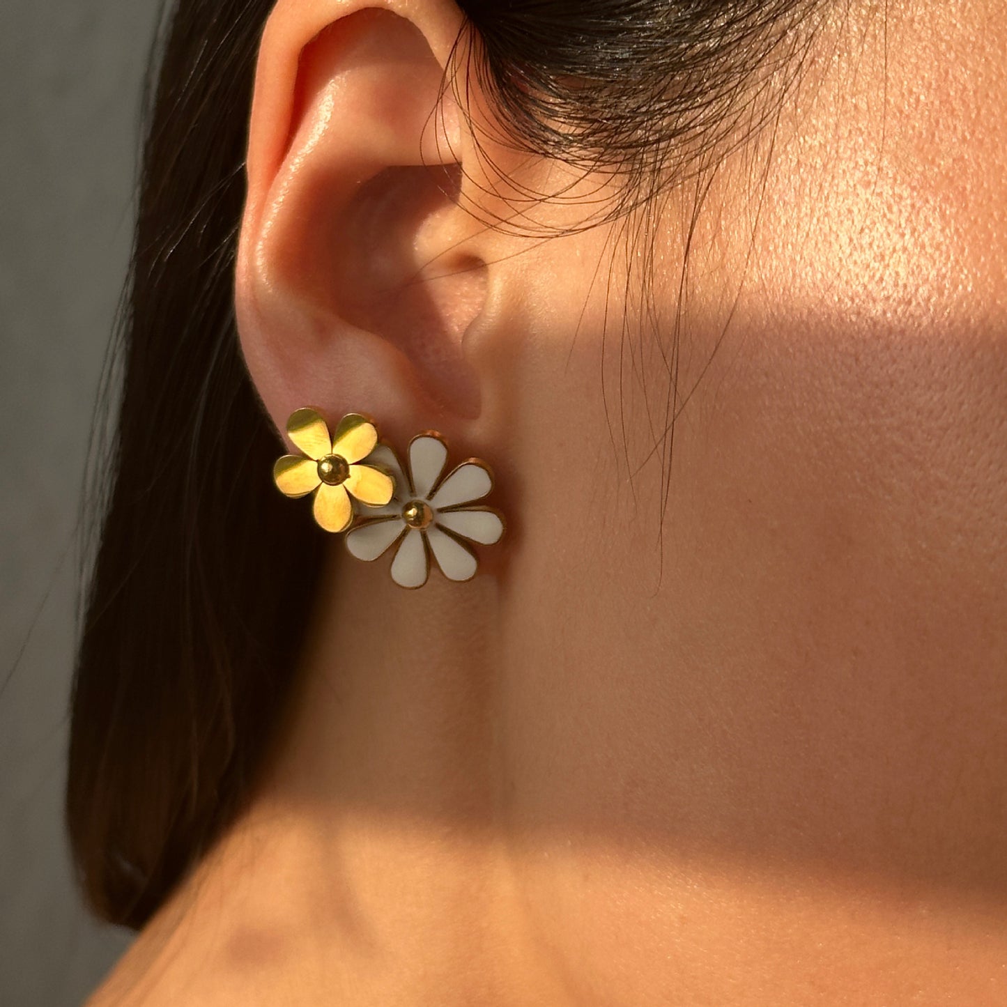 Boucles d'oreilles à fleurs blanches pour femmes