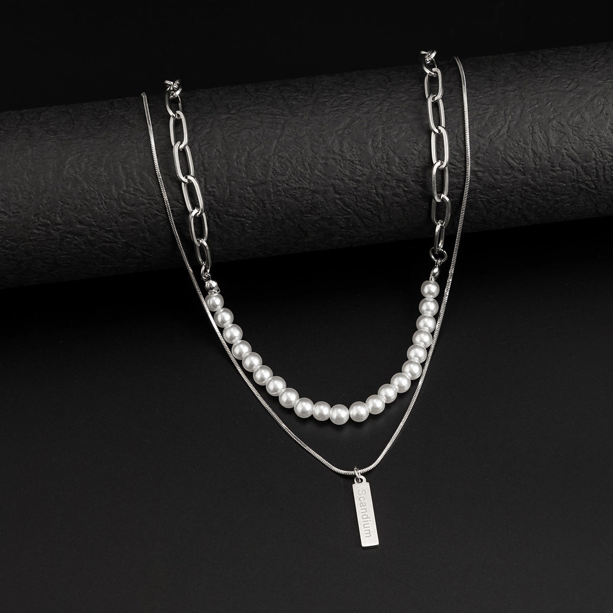 Collar de perlas con etiqueta de acero y titanio para hombre