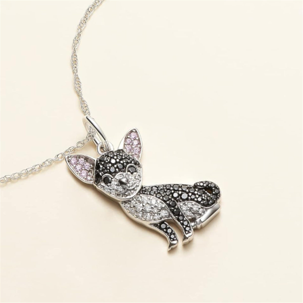 Collier pendentif chien chihuahua noir en alliage de zinc
