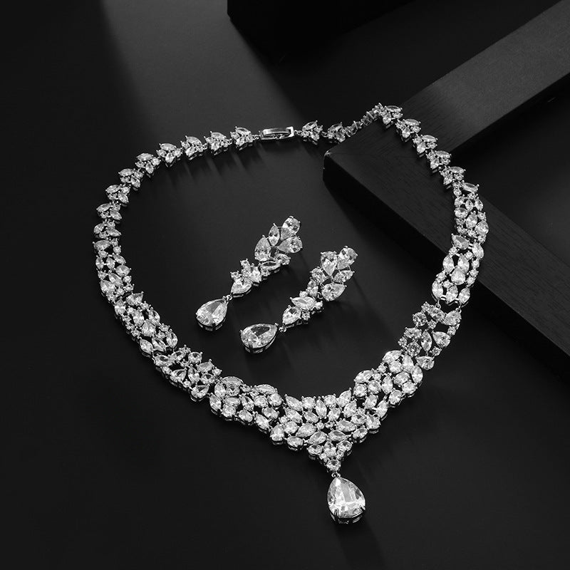 Ensemble de boucles d'oreilles et collier de mariée en zircon, deux pièces