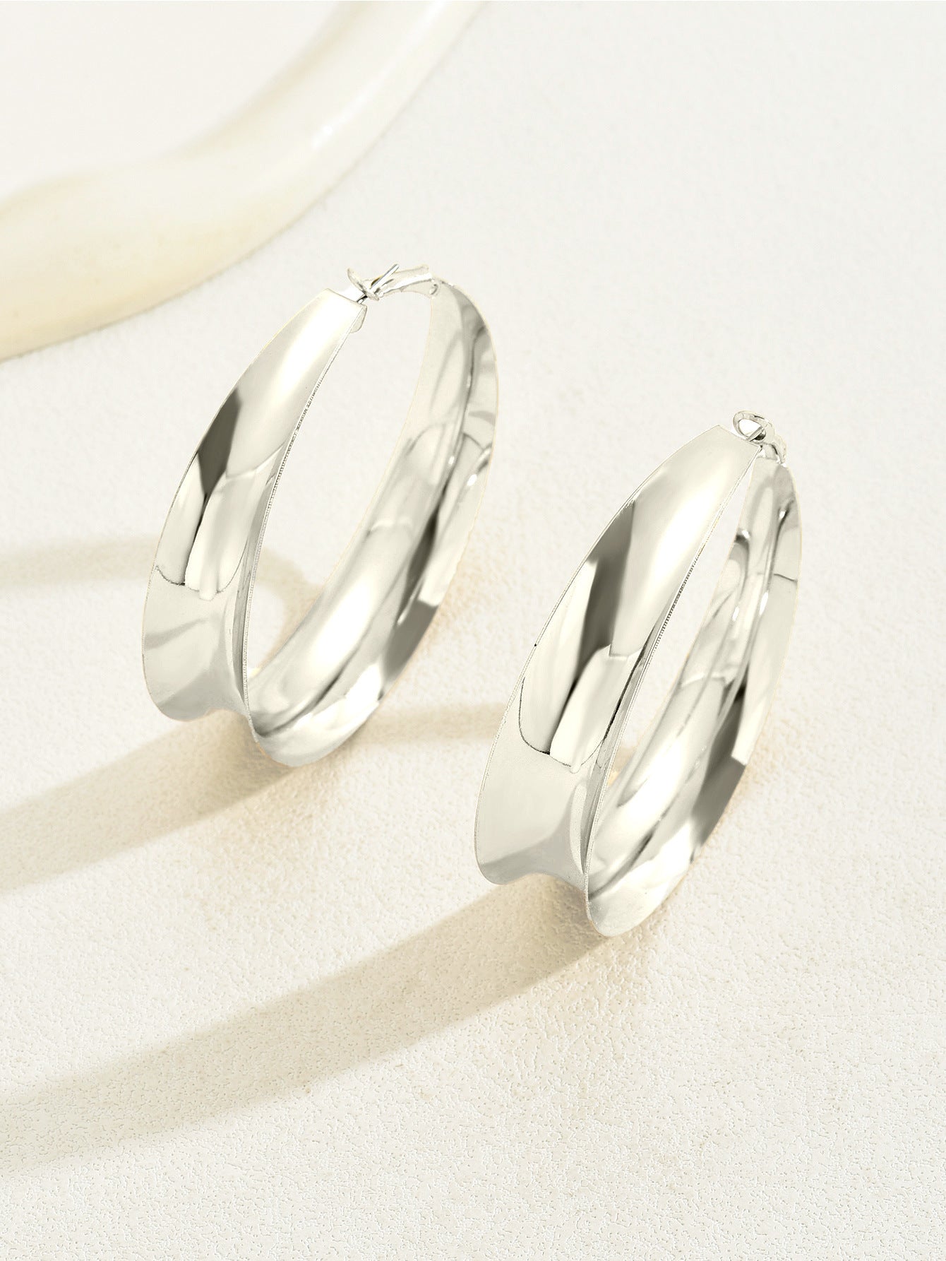 Anneau d'oreille brillant exagéré de personnalité Simple de Style européen et américain