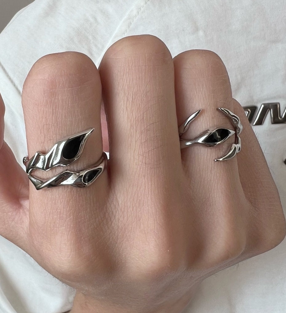 Anillo de metal de ónix negro con forma irregular Marea callejera Diseño de interés especial Hombres y mujeres de alto sentido