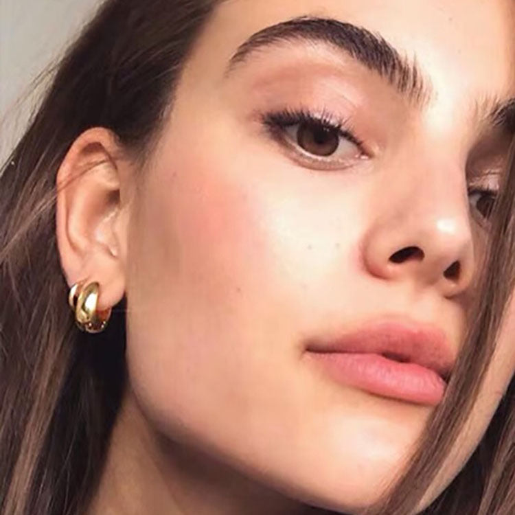 Boucle d'oreille en forme de goutte d'eau en petit cercle pour une brise fraîche