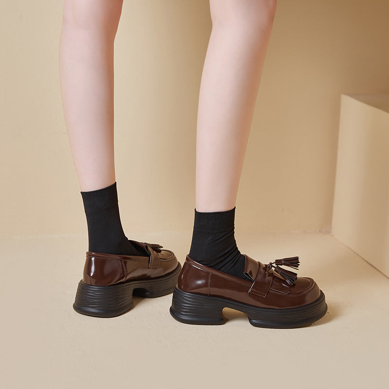 Petites chaussures en cuir de loisirs japonaises à pompon pour dames