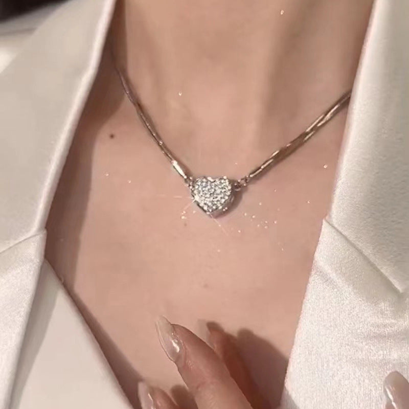 Collar magnético multicapa de amor con incrustaciones de diamantes, personalidad de estilo de lujo asequible